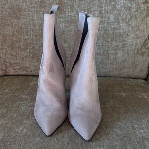 Elegant Women's Suede Ankle Boots - Light Grayish Pink